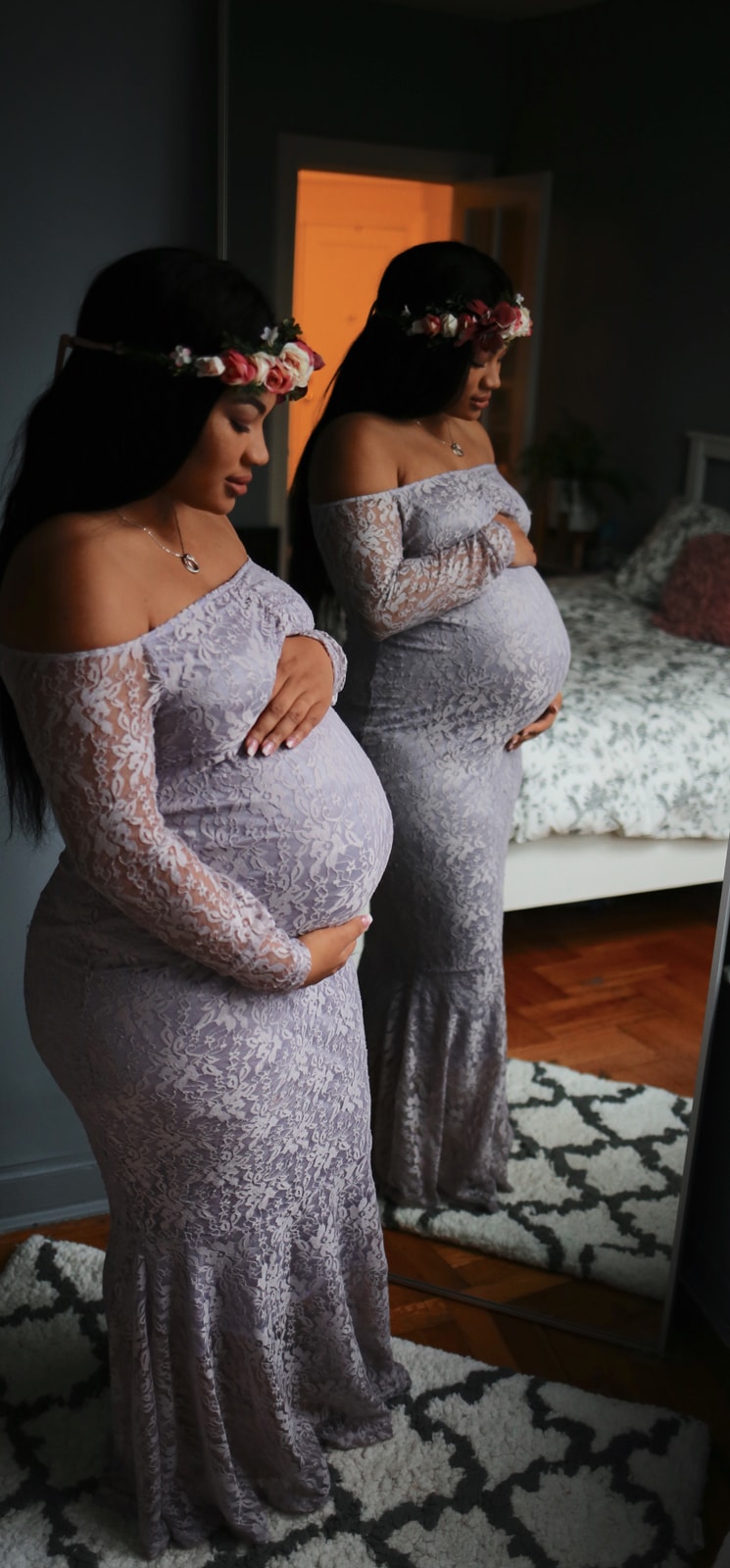 Maternity Photography, pregnant woman standing in front of mirror