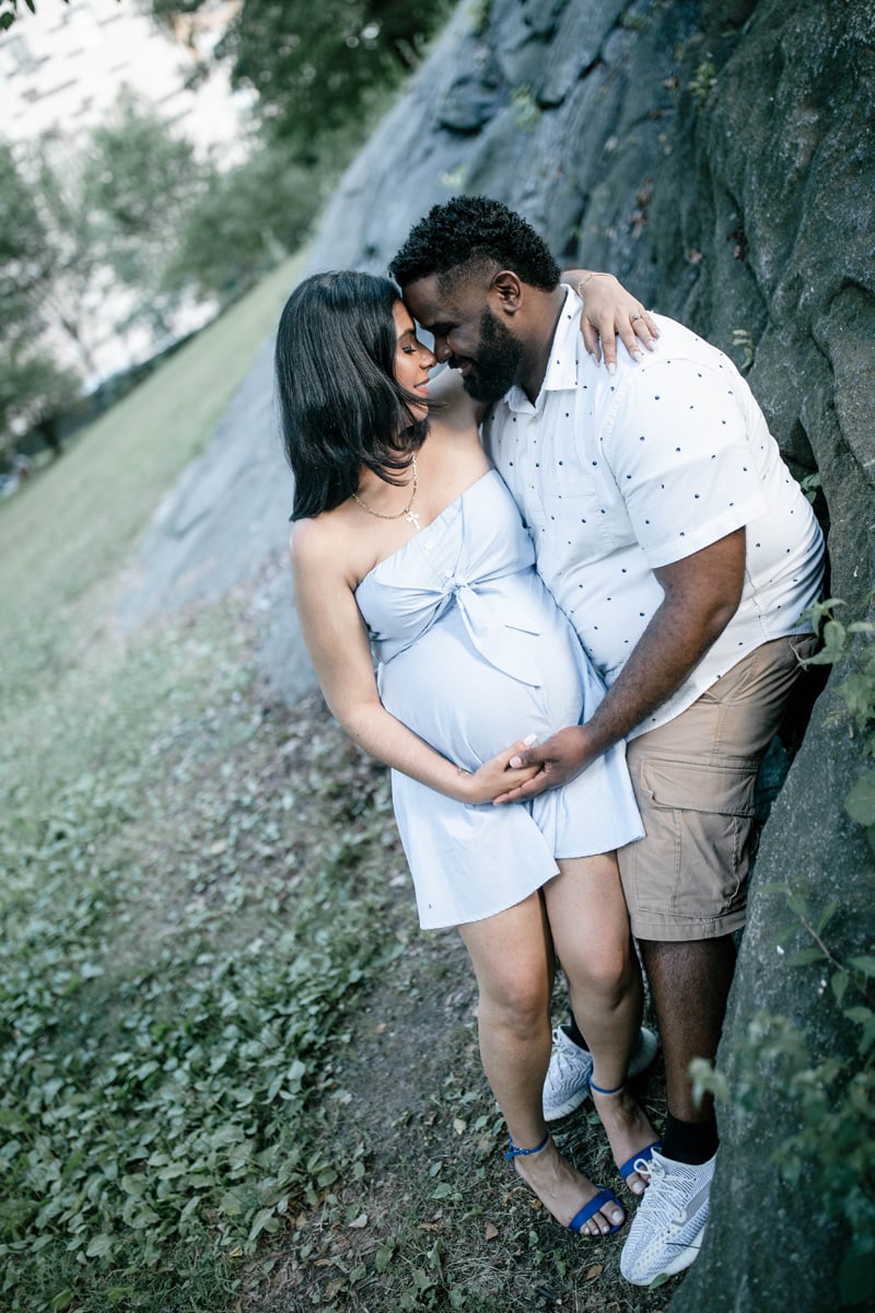 Maternity Photography, man and woman leaning against tree