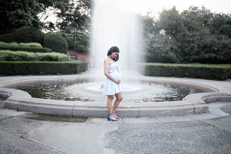 Maternity Photography, woman next to a fountain