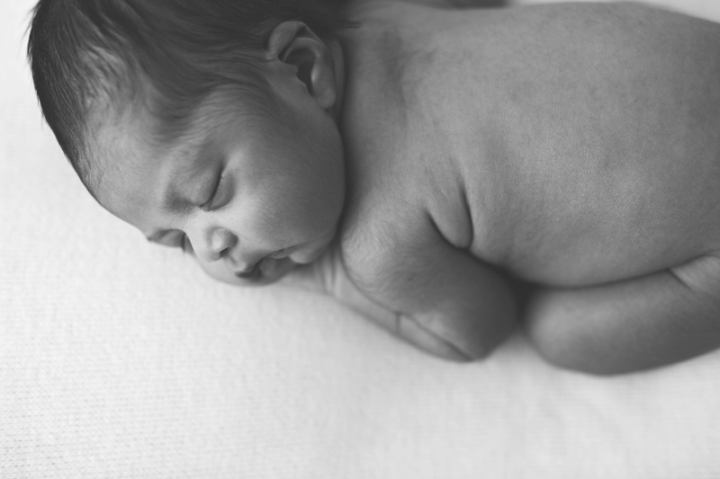 Newborn Photography, black and white image of baby sleeping on a blanket